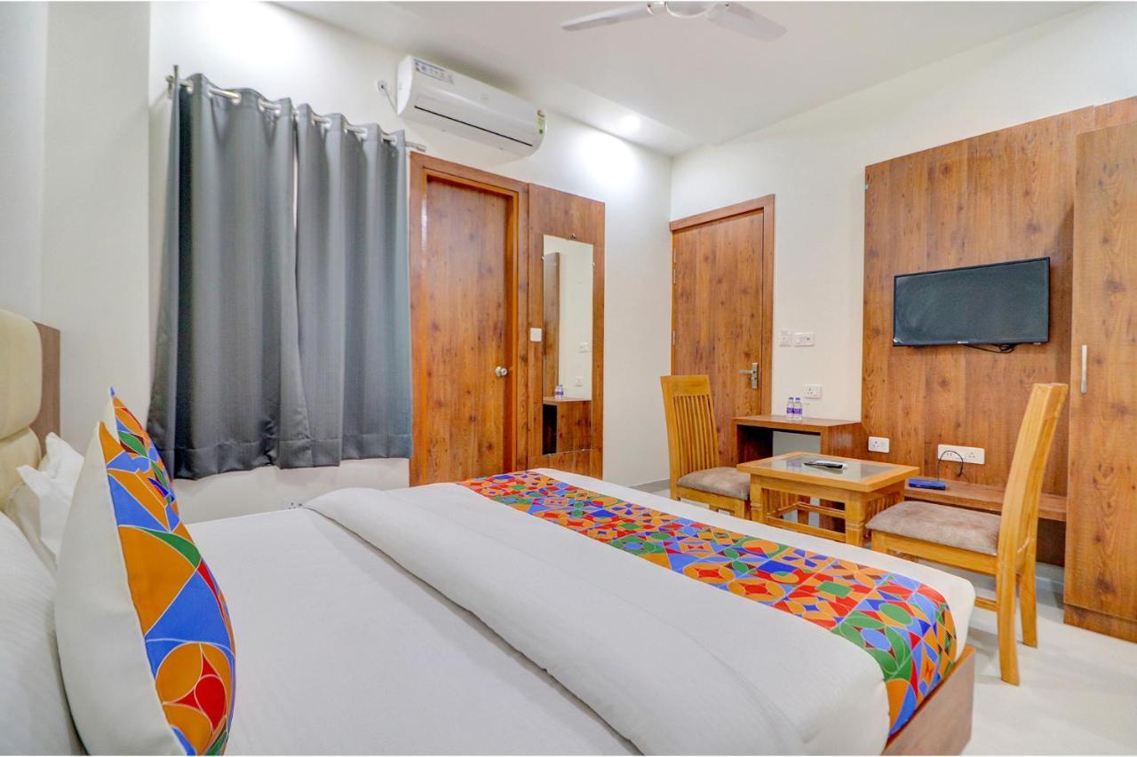 Hotel Fabexpress The Regalia 3*
