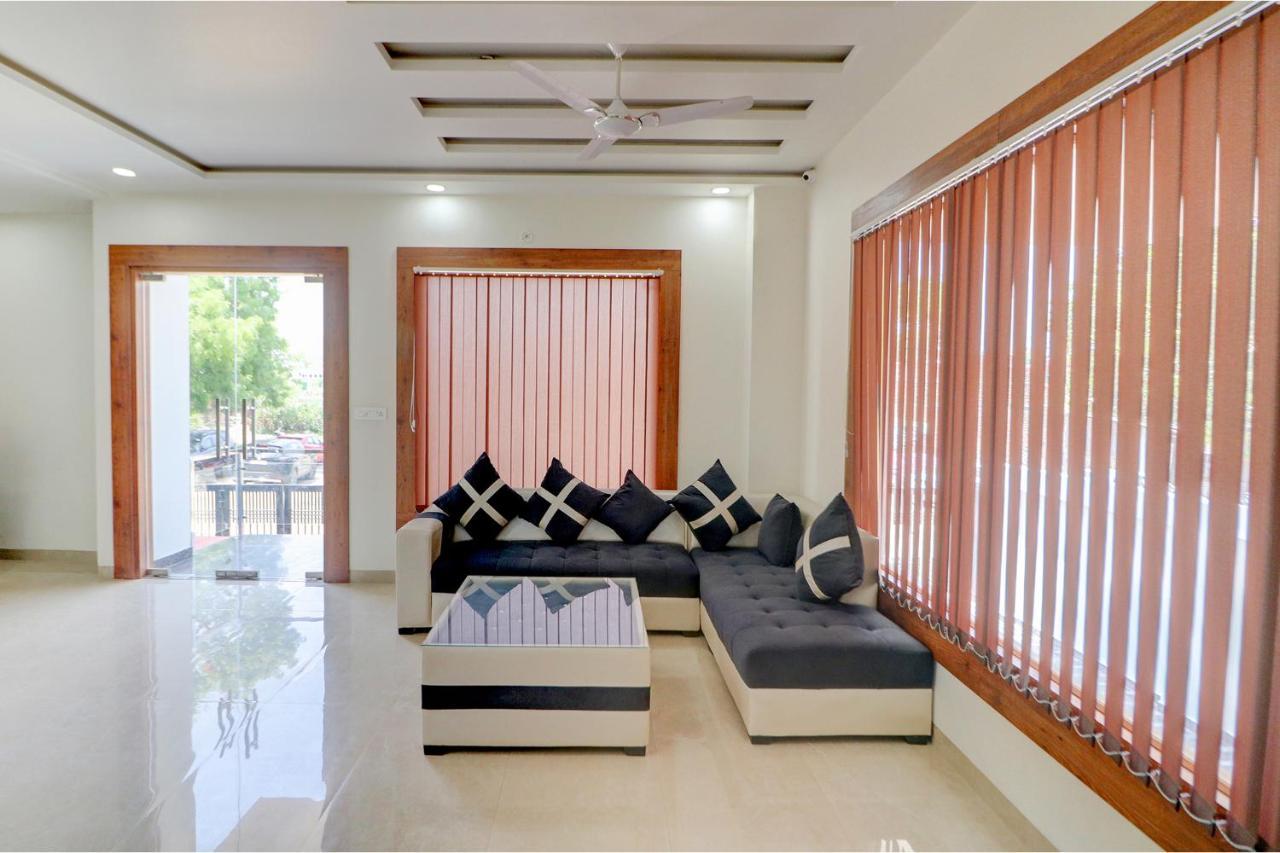 Hotel Fabexpress The Regalia Lucknow