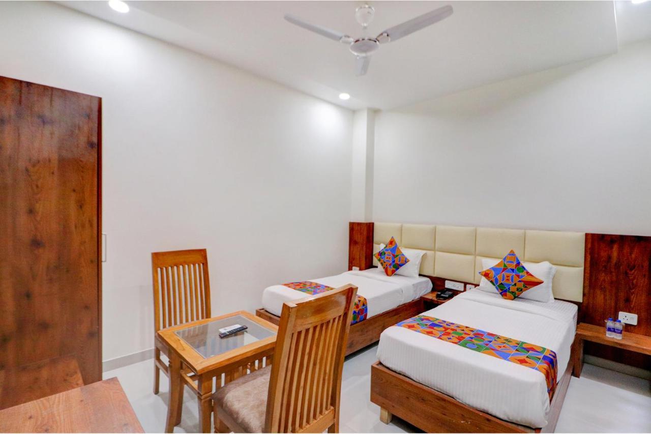 Hotel Fabexpress The Regalia Lucknow